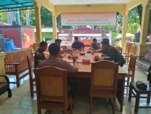 Sinergi Pelestarian Hutan, Plt. Kadis Kehutanan Buleleng Bersama Babinsa Melaksanakan Pengecekan Hutan Desa Panji Anom