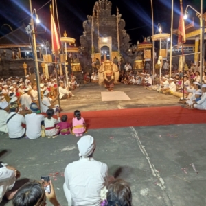 Babinsa Jumpai Beri Pengamanan Ida Bhatara Mesolah