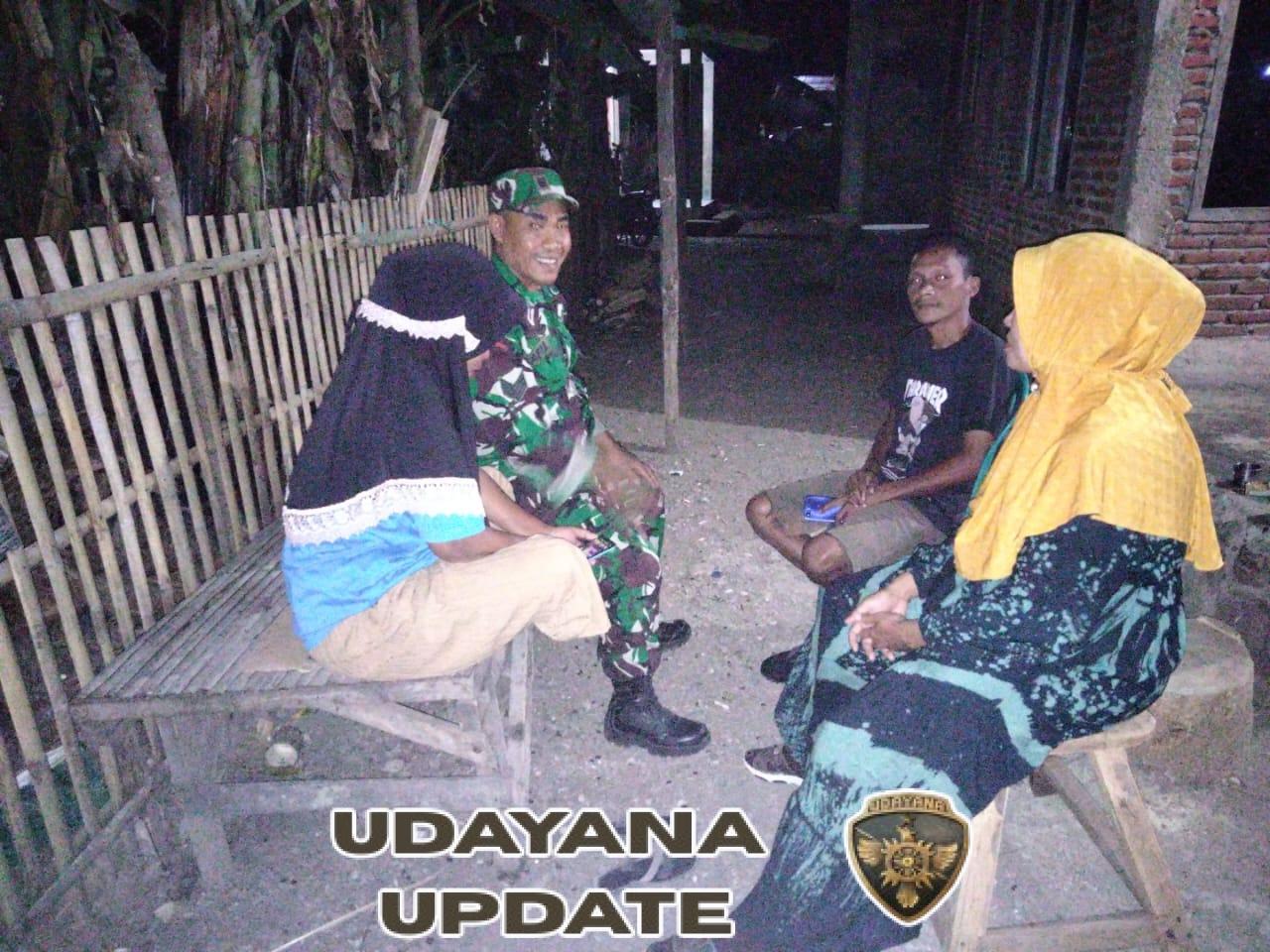 Babinsa Koramil 1608-02/Bolo Gelar Ronda Malam dan Kongkow, Wujud Sinergi Jaga Keamanan Desa