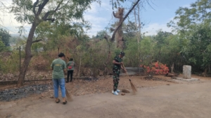 Kebersihan Lingkungan Jadi Prioritas, Babinsa dan Masyarakat Laksanakan Karya Bakti