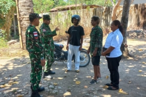 ‎Sertu Akhmad Ingatkan Warga Dusun Daya Tingkatkan Kewaspadaan Malam Hari