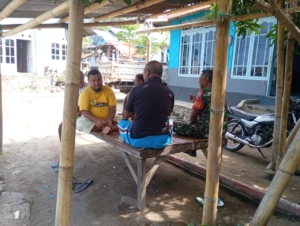 Babinsa Koramil Ende Awasi Kamtibmas Lewat Komsos dan Pamwil di Desa Wajakea Jaya