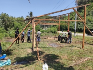 Babinsa Koramil 1602-01/Ende Bantu Pembangunan Rumah Warga di Dusun Pauwawa