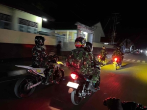 Kodim 1622/Alor Perkuat Sinergi dengan Masyarakat Lewat Patroli Keamanan Malam Hari