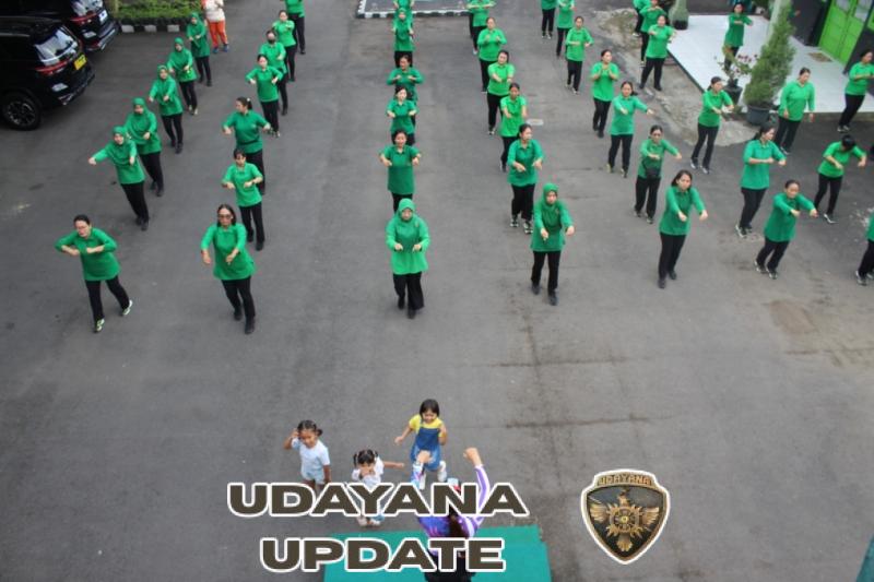 Semangat dan Kompak, Persit Kodim Gianyar Ramaikan Senam Bersama di Makodim