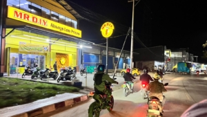 Wujudkan Keamanan, Kodim 1613 dan Aparat Kelurahan Maliti Gelar Patroli Gang Kecil