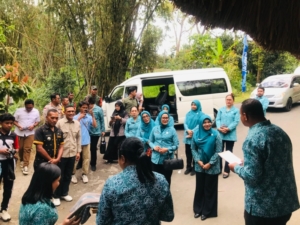 Babinsa Aimere Amankan Kunjungan TP PKK di Kampung Adat Bena Jerebuu