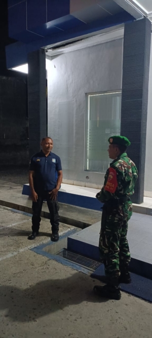 Babinsa Aimere Laksanakan Patroli Malam dan Pemantauan Warga Muda