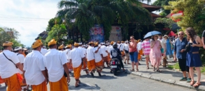 Dukung Pelestarian Budaya, Danramil Ubud Bersama Forkopimcam Ikuti Rangkaian Ngusaba Desa 2025