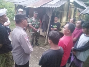 Wujudkan Keamanan Wilayah, Babinsa Tegallalang Laksanakan Sidak Pekerja Proyek dan Pedagang