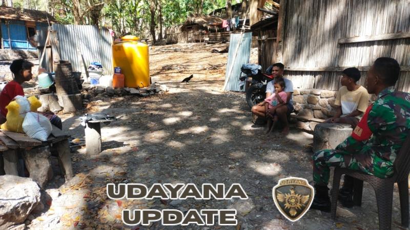 Babinsa Sampaikan Info Rekrutmen TNI kepada Warga Hauteas