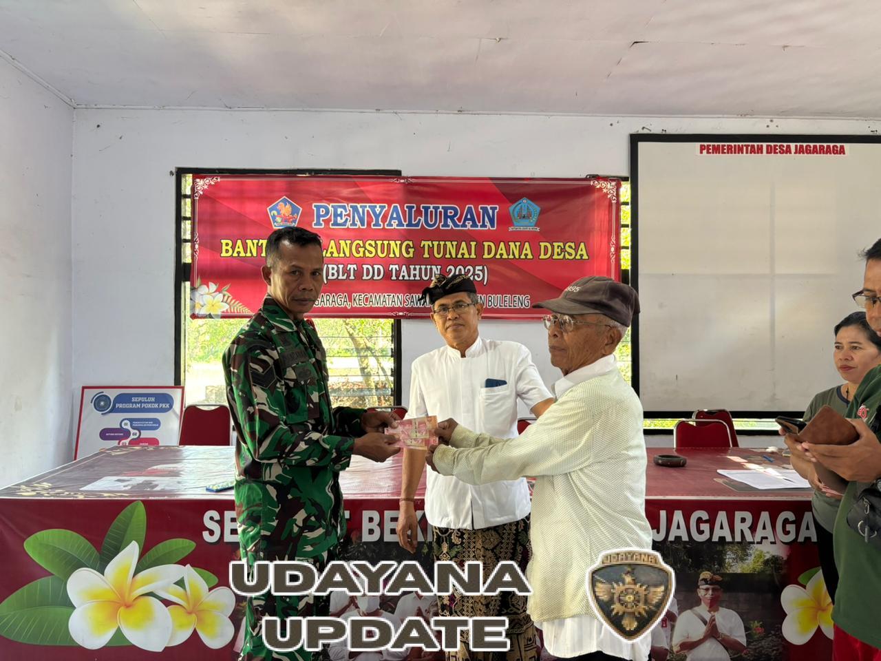 Babinsa Hadiri Penyaluran BLT DD di Kantor Desa Jagaraga Kecamatan Sawan