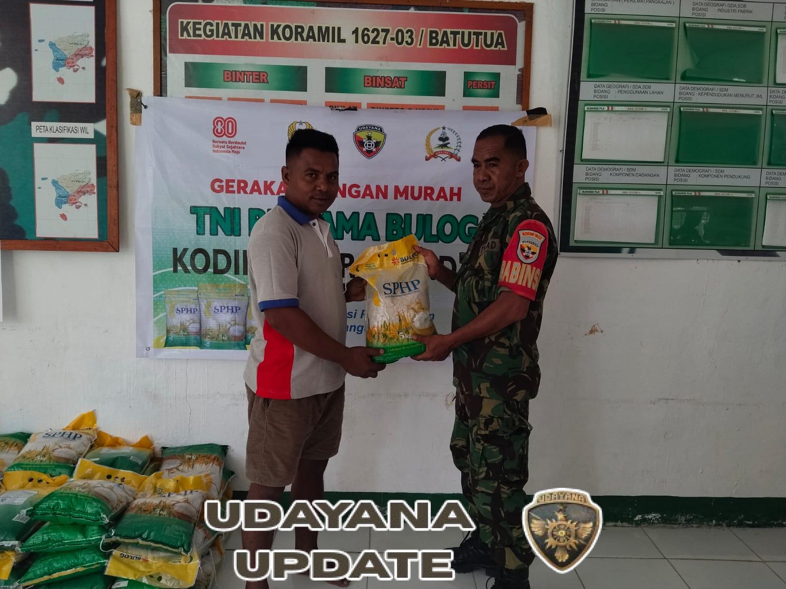 Babinsa Batutua Antar Beras SPHP ke Warga Melalui Program GPM