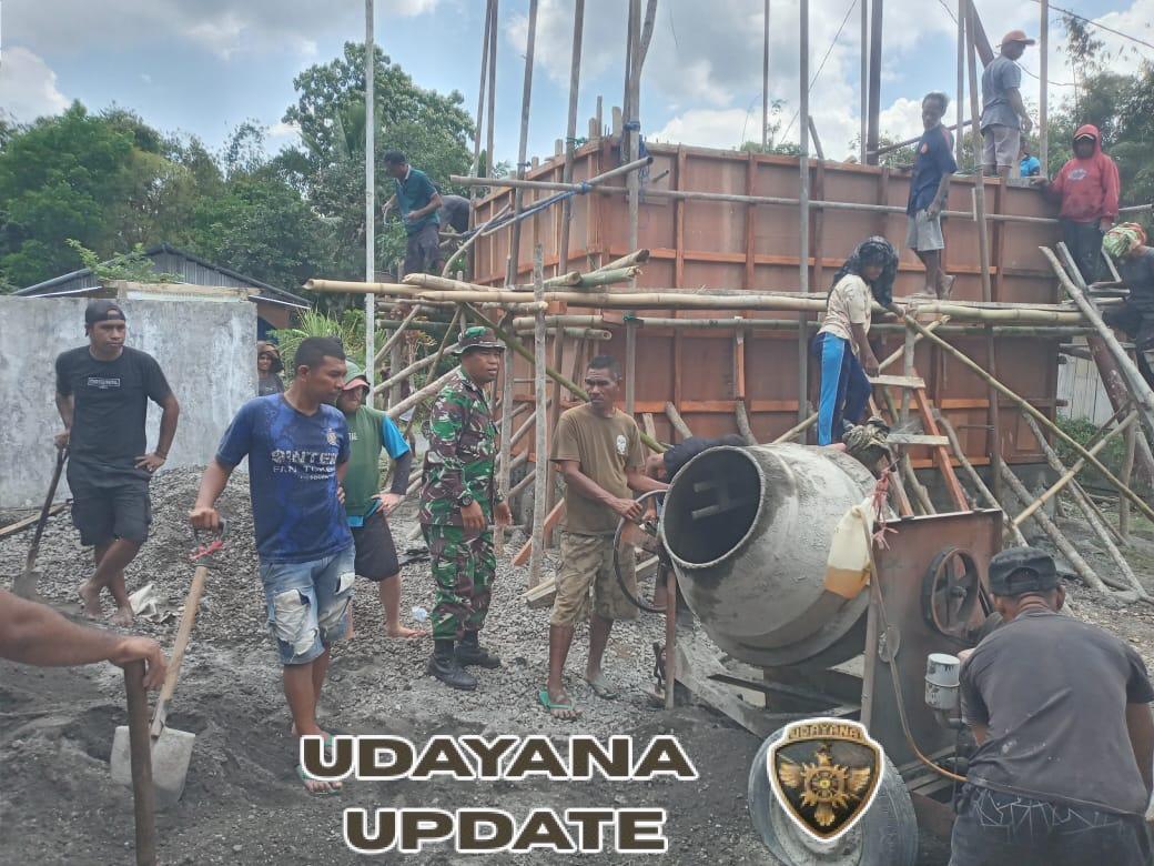Babinsa Soa Hadiri Undangan Pengecoran Bak Air Bersama Warga Desa Waepana