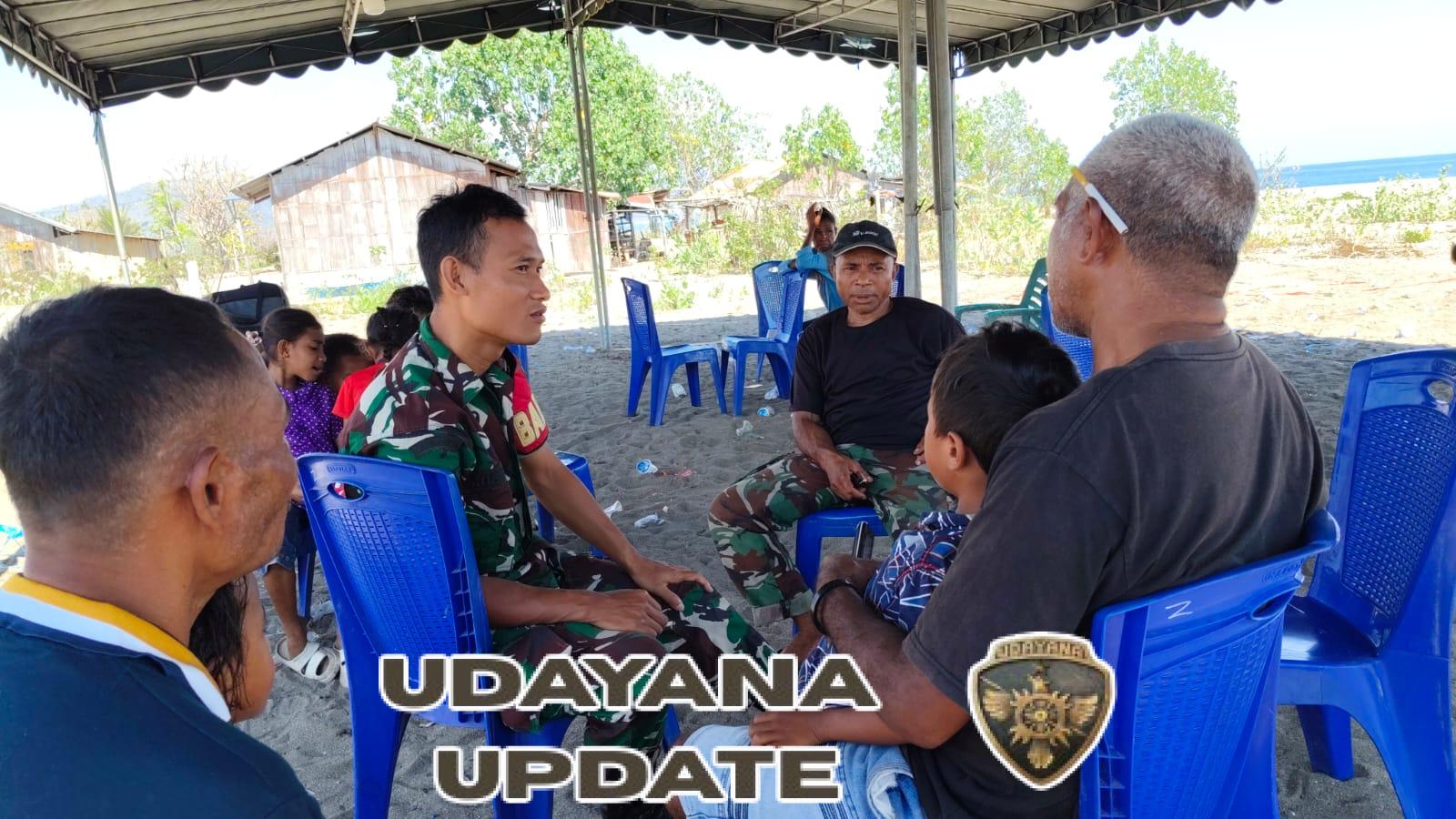 Babinsa Koramil 1602-04/Maurole Jalin Komsos dan Pantau Kamtibmas di Watunggere