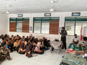 Mayor Inf Sambudi Berikan Edukasi Bahaya Bullying di Waingapu