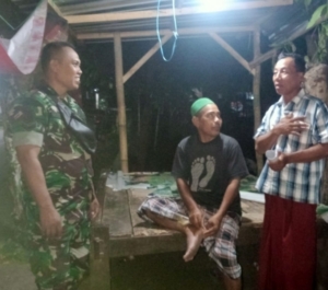 Melalui Patroli Babinsa Jamin Keamanan Warga Binaan Beraktivitas Malam Hari