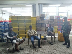 Babinsa Koramil 1625-02/Aimere Gelar Patroli Malam di Wilayah Binaan