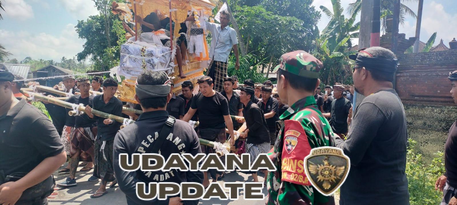 Babina Aan Bersama Bhabinkamtibmas Dan Pecalang Bersinergi Kawal Upacara Ngaben