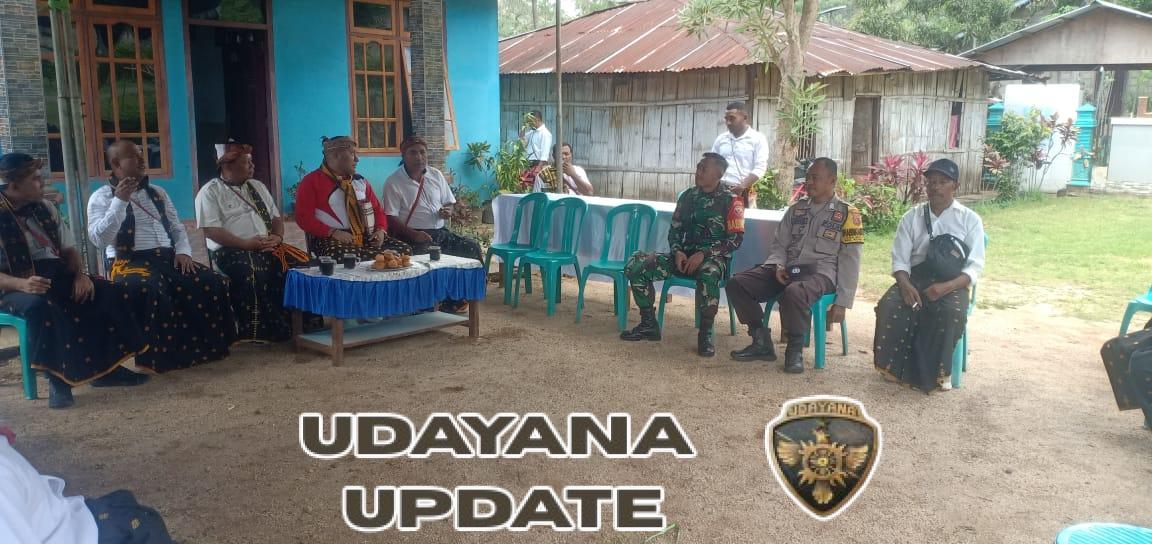 Babinsa Riung Barat Hadiri Acara Adat Caci di Desa Wolomeze