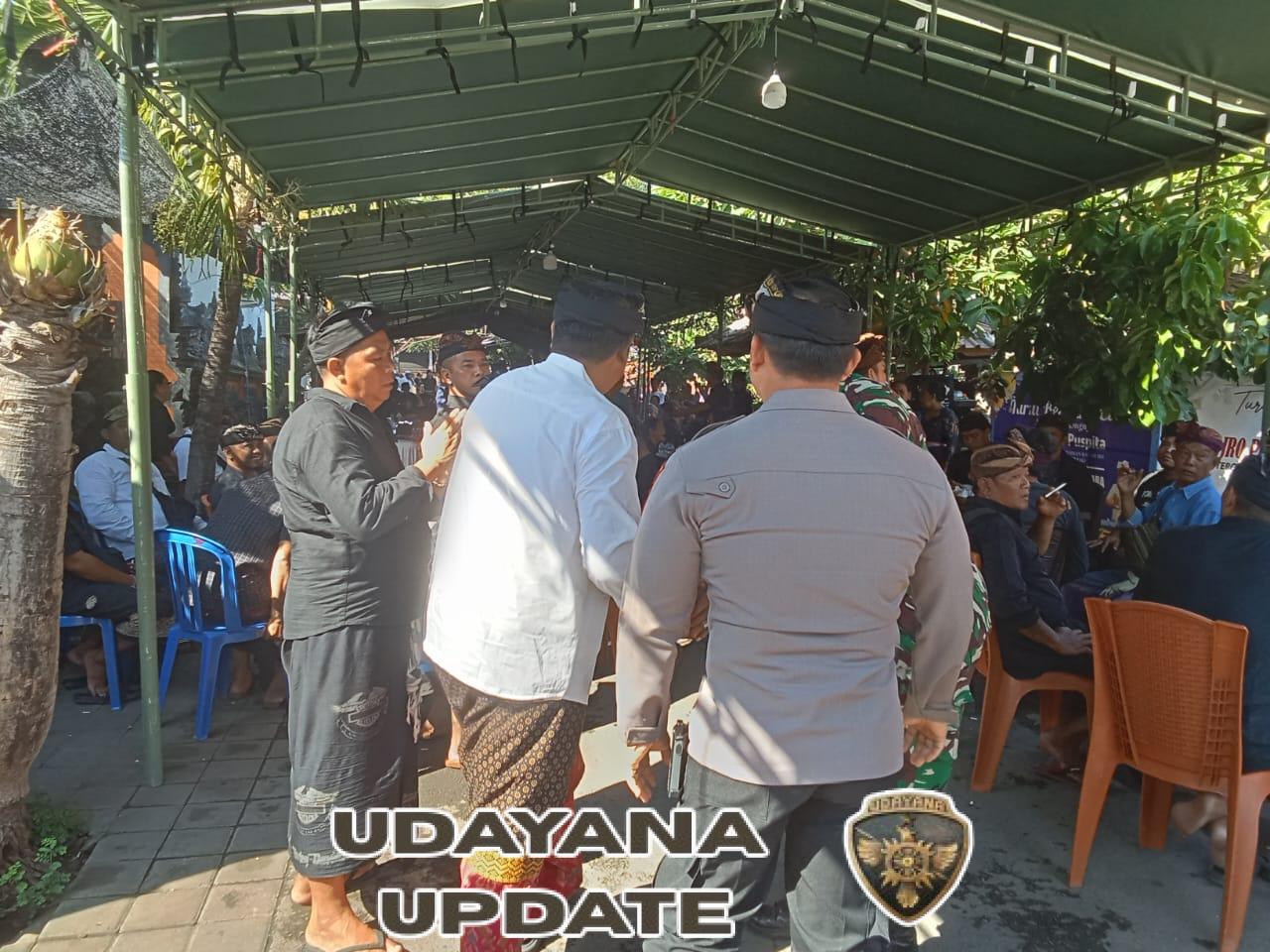 Turut Berduka Cita, Danramil 04/Tejakula Melayat ke Rumah Duka Istri Anggota DPRD Provinsi