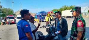 Pengamanan Babinsa Koramil 1628-04 Pastikan Pelabuhan Poto Tano Aman dan Lancar