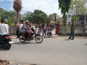 TNI-Polri Sinergi Amankan Ibadah Misa Minggu di Gereja Paroki Salib Suci Marole