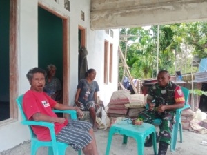 Melalui Komsos, Babinsa Berikan Himbauan Kepada Warga Siapkan Lahan Pertanian