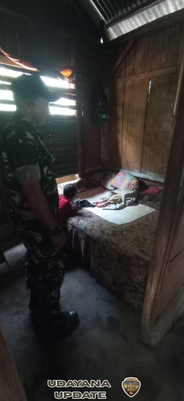 Babinsa Bajawa Dampingi Kasdim dan Yayasan Sosial Kunjungi Balita Sakit di Desa Naru