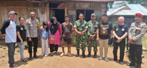 Wujud Kepedulian, Babinsa Bajawa Hadir dalam Pendampingan Pasien Korban Kecelakaan