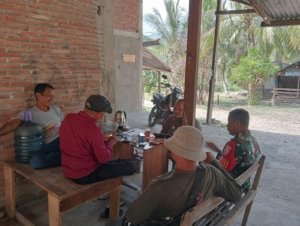 Sertu Ismail Ajak Warga Desa Beru Jaga Kebersihan dan Kamtibmas Lewat Komsos