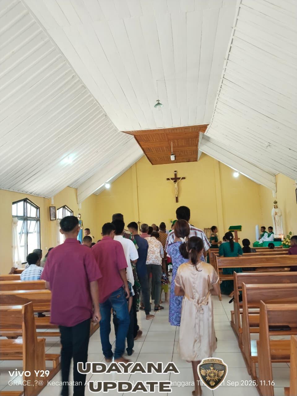Kebersamaan Babinsa Amfoang Barat Laut Dalam Misa Minggu