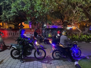Babinsa dan Polri Gelar Patroli Gabungan di Wilayah Kuta Selatan
