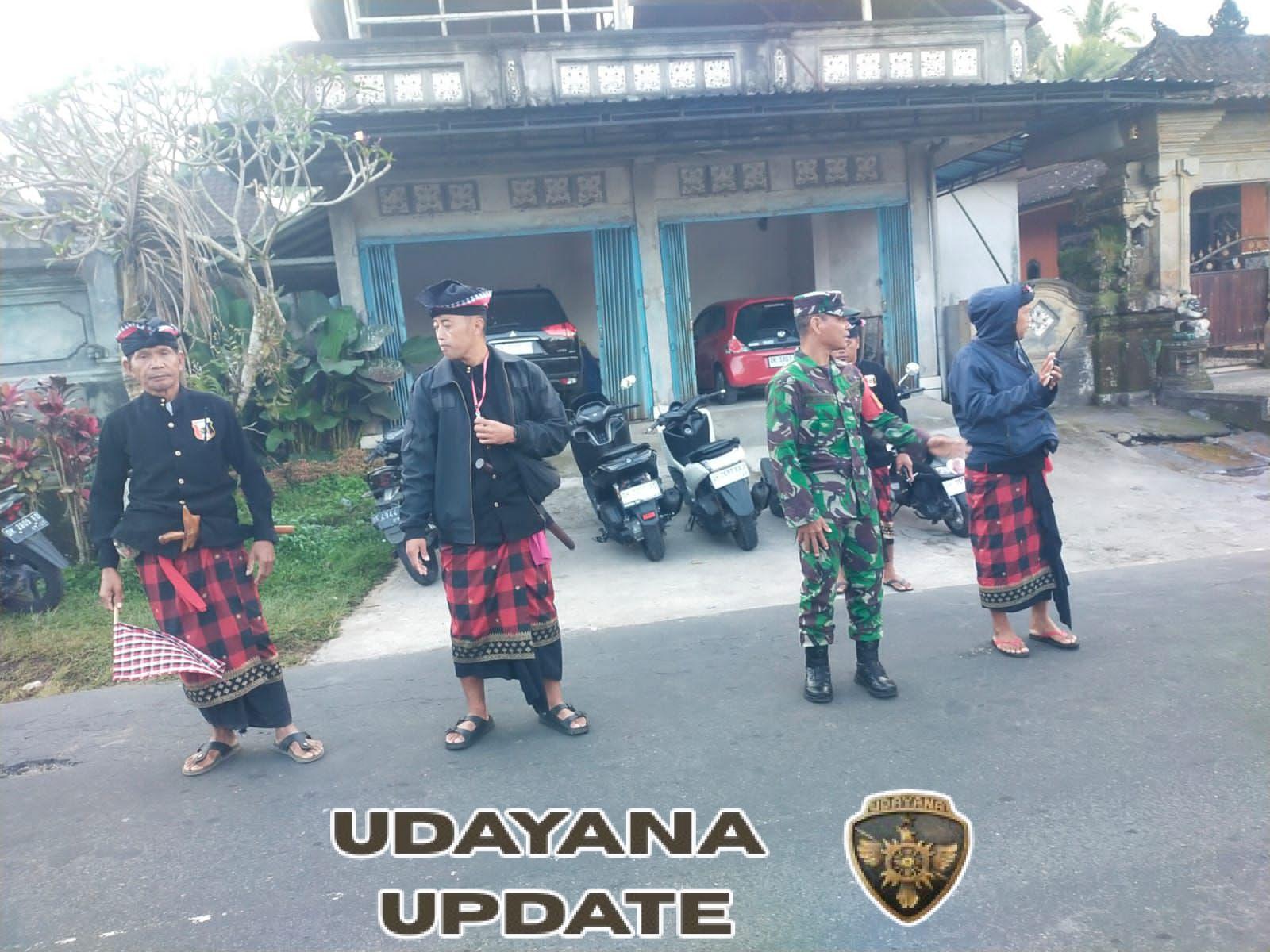 Babinsa Kayubihi Bersama Aparat Desa Amankan Upacara Adat Nyineb di Pura Puseh Tempek Tengah