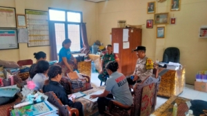 Babinsa Melinggih Kelod Dampingi Pendataan Siswa TK dan SD untuk Program MBG