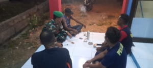 Babinsa Koramil 1628-03/Seteluk Gelar Patroli Malam, Imbau Warga Jaga Kamtibmas