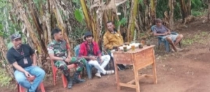 Komsos Babinsa Desa Tube Berlangsung Aman dan Tertib