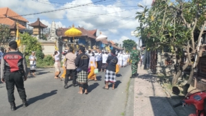 Upacara Melasti Rangkaian Karya Pura Dalem Sembir Dikawal Ketat Tiga Pilar Desa Kutampi
