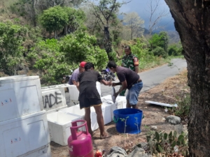 Babinsa Maurole Jalin Komsos dan Monitoring Wilayah di Desa Niopanda