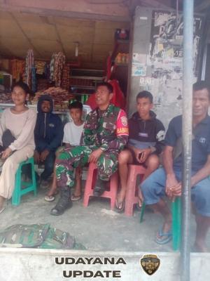 Babinsa Maurole Lakukan Komsos dan Pul Data untuk Wujudkan Kamtibmas Desa Aewora