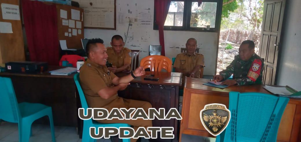 Babinsa Koramil 01/Ba’a Gelar Komsos Bersama Aparat Kelurahan Mokdale