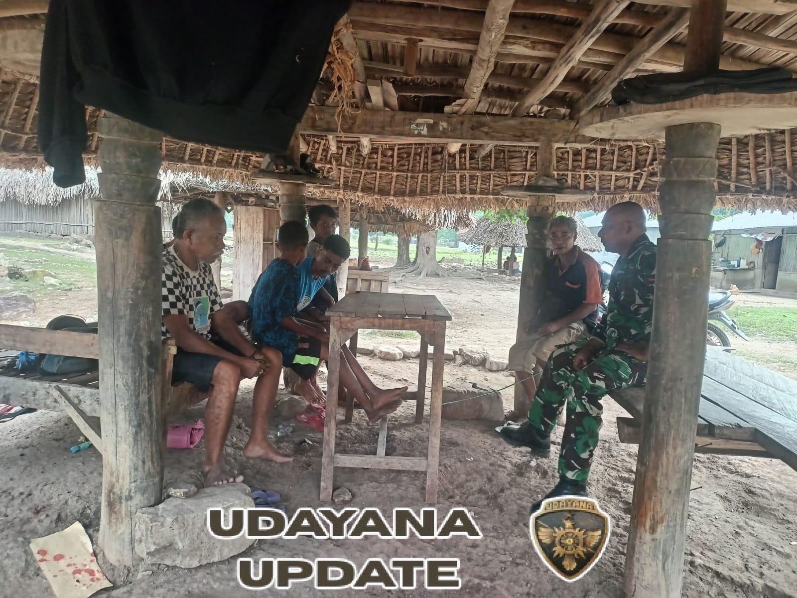 Guna Wujudkan Keakraban, Babinsa Kodim 1621/TTS Komsos Dengan Warga Binaan Di Desa Lobus