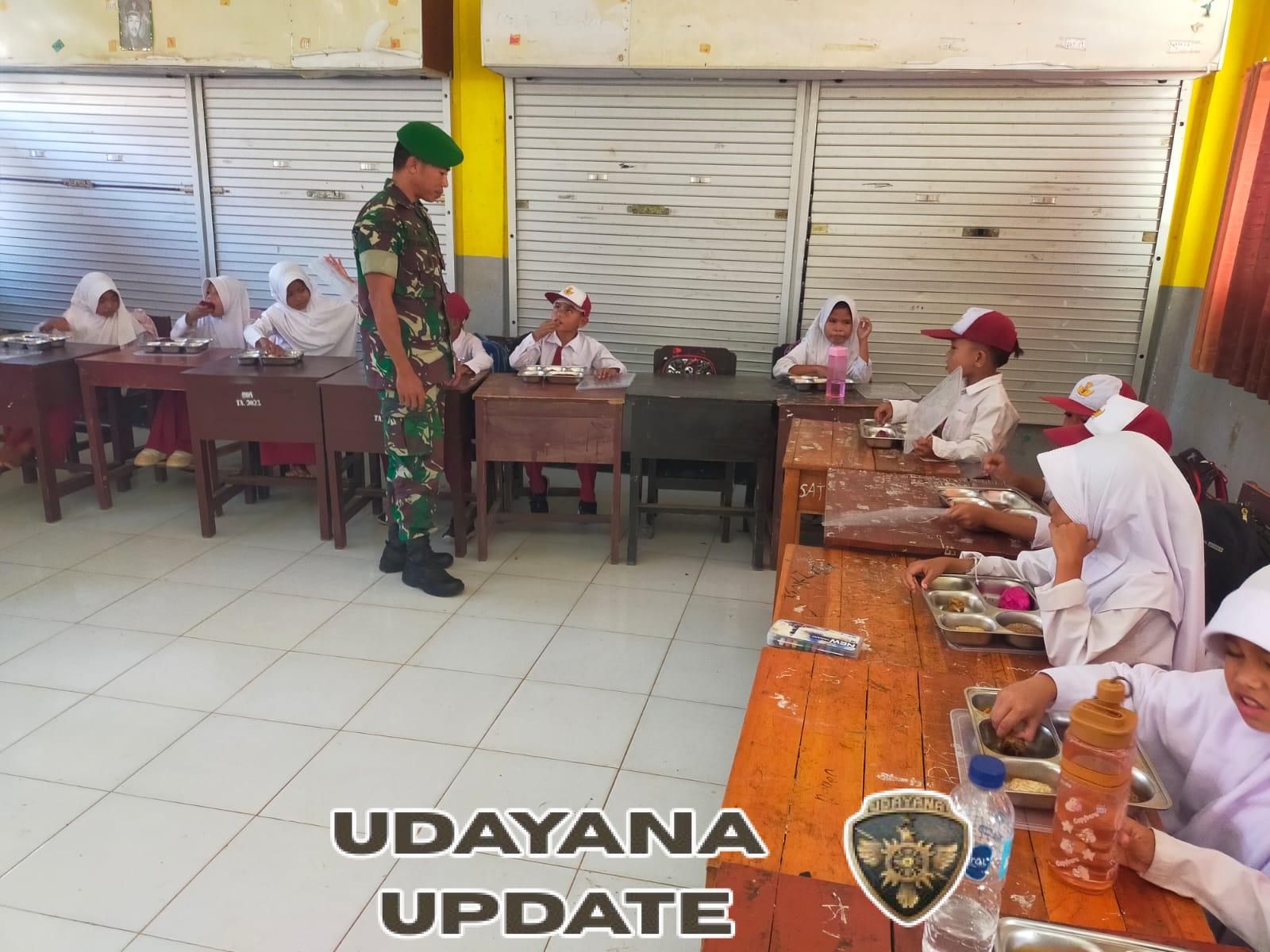 TNI Hadir untuk Anak Negeri, Babinsa Brang Rea Dampingi Program Gizi di Sekolah Dasar
