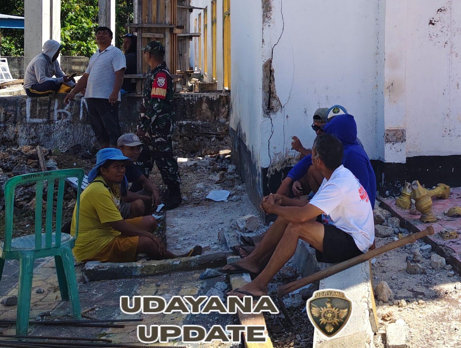 Babinsa Serka Maxem Mboro Gelar Komsos Bersama Camat RBL dan Warga Jemaat Temas