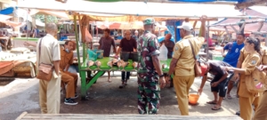 Sambut Pembangunan Pasar Ikan, Babinsa Dampingi Sosialisasi Penempatan Pedagang