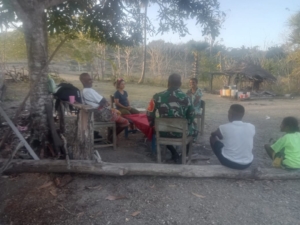 Silaturahmi dan Edukasi, Babinsa Tualene Aktif Bina Warga Soal Hidup Sehat