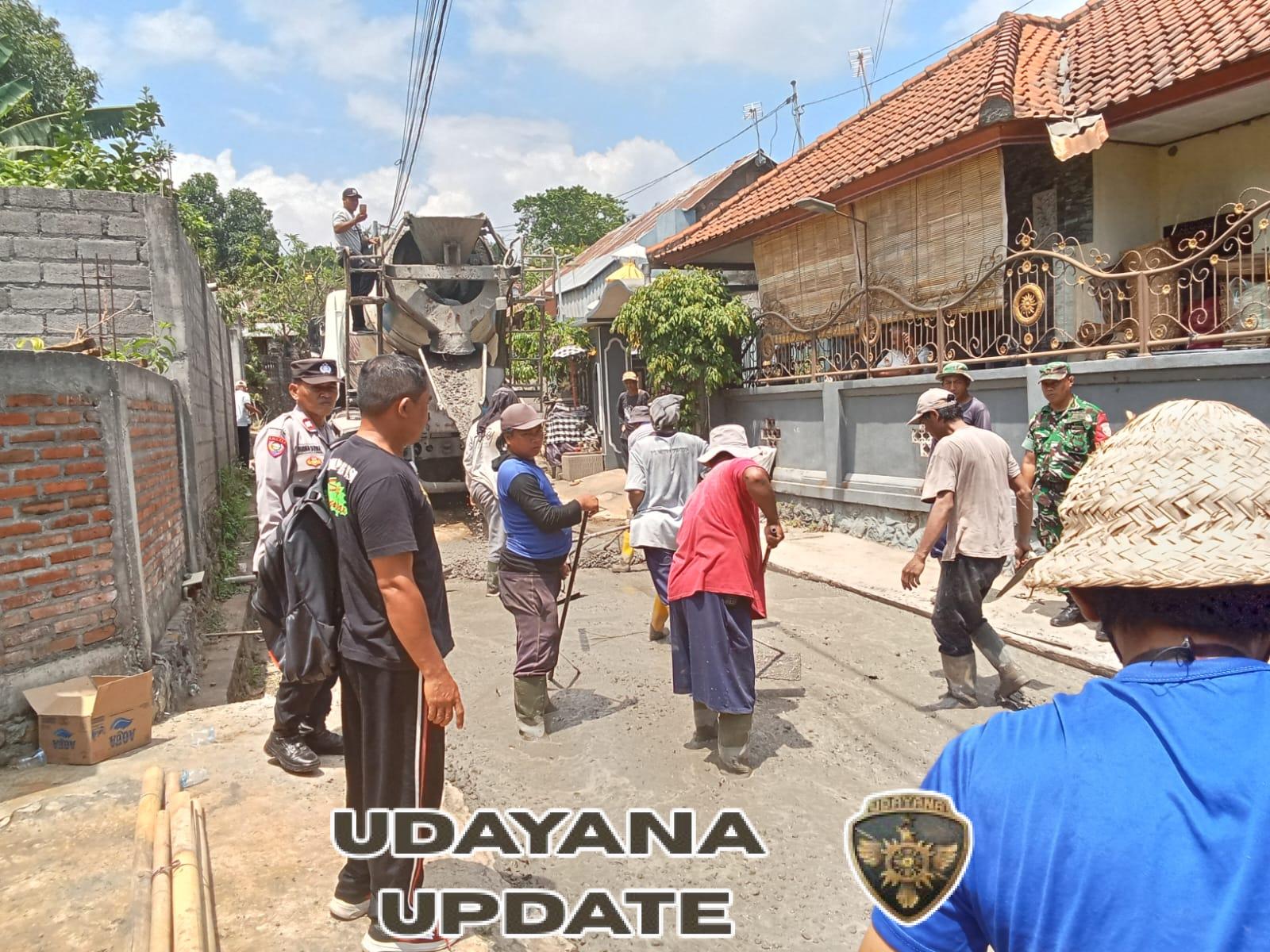 Semangat kebersamaan masyarakat Desa Sinabun kembali terlihat dalam kegiatan gotong royong rabat beton jalan