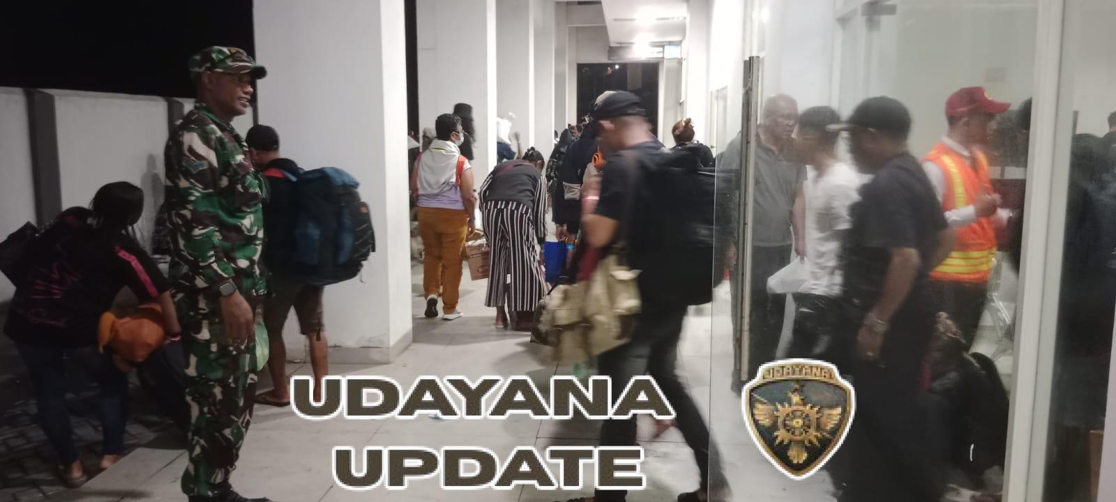 Babinsa Koramil 1602-01/Ende Kawal Kedatangan Kapal Darma Rucitra VIII di Pelabuhan IPPI