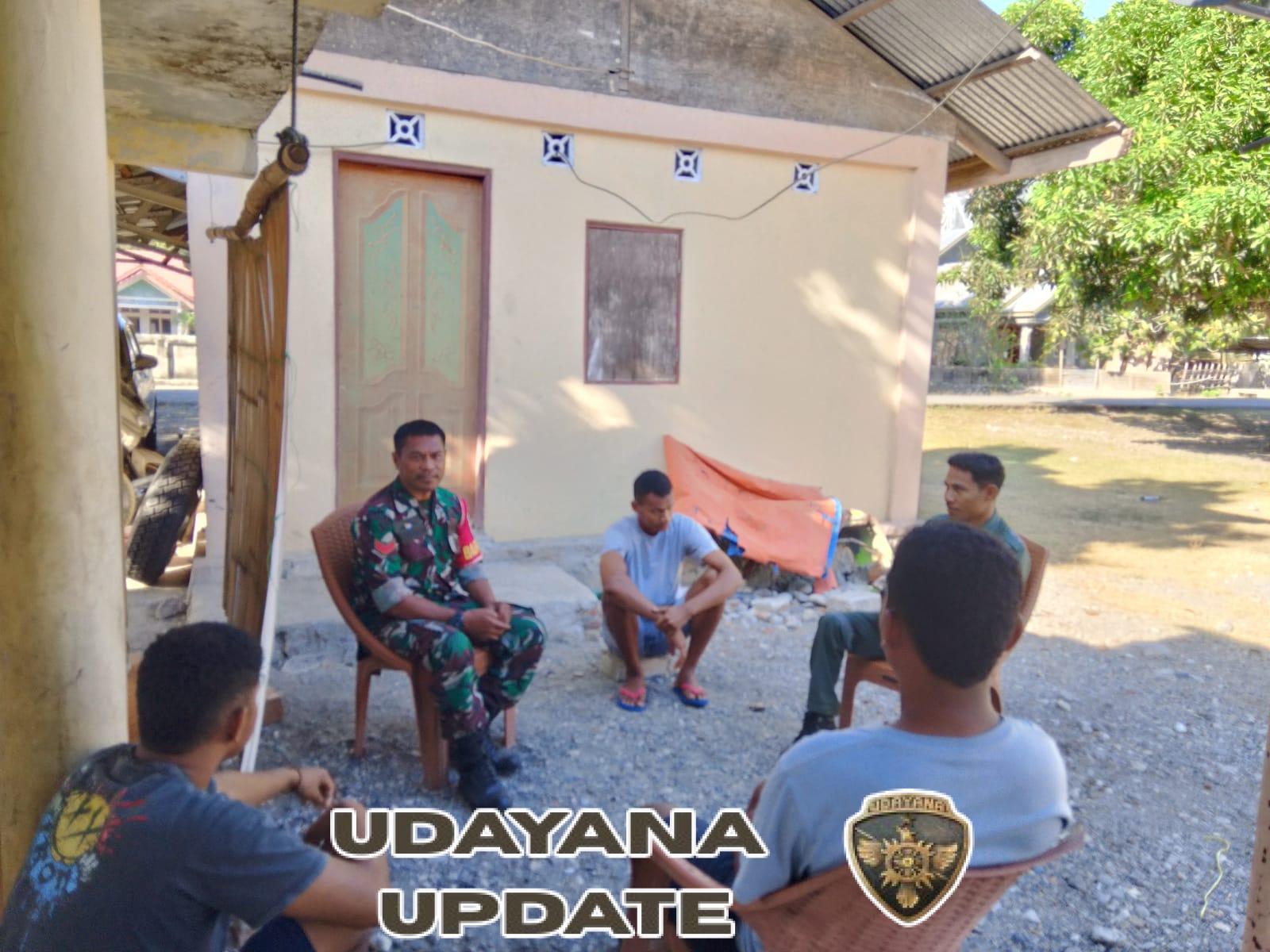 Babinsa Maurole Perkuat Kemanunggalan TNI-Rakyat Lewat Komsos di Desa Ngalukoja