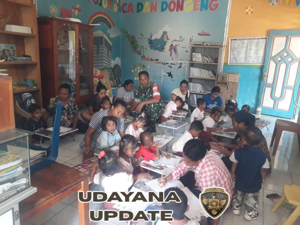 Gunakan Metode Belajar Bermain, Babinsa Kenalkan Angka dan Menggambar Kepada Anak Paud